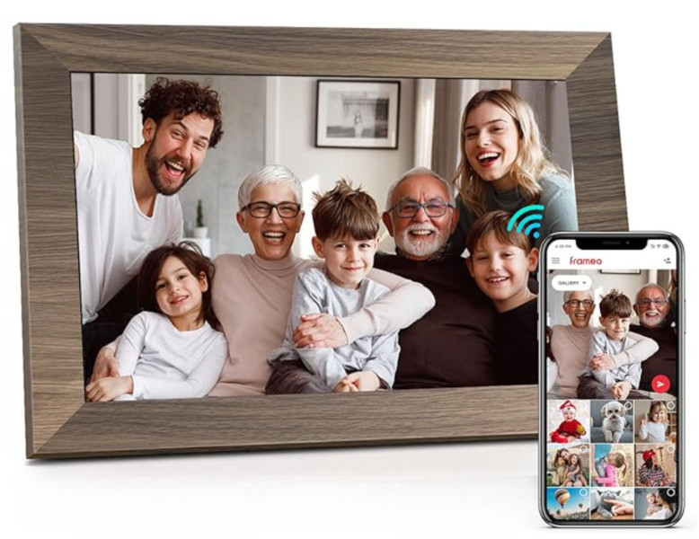 Family shown in digital picture frame for Father's Day gift